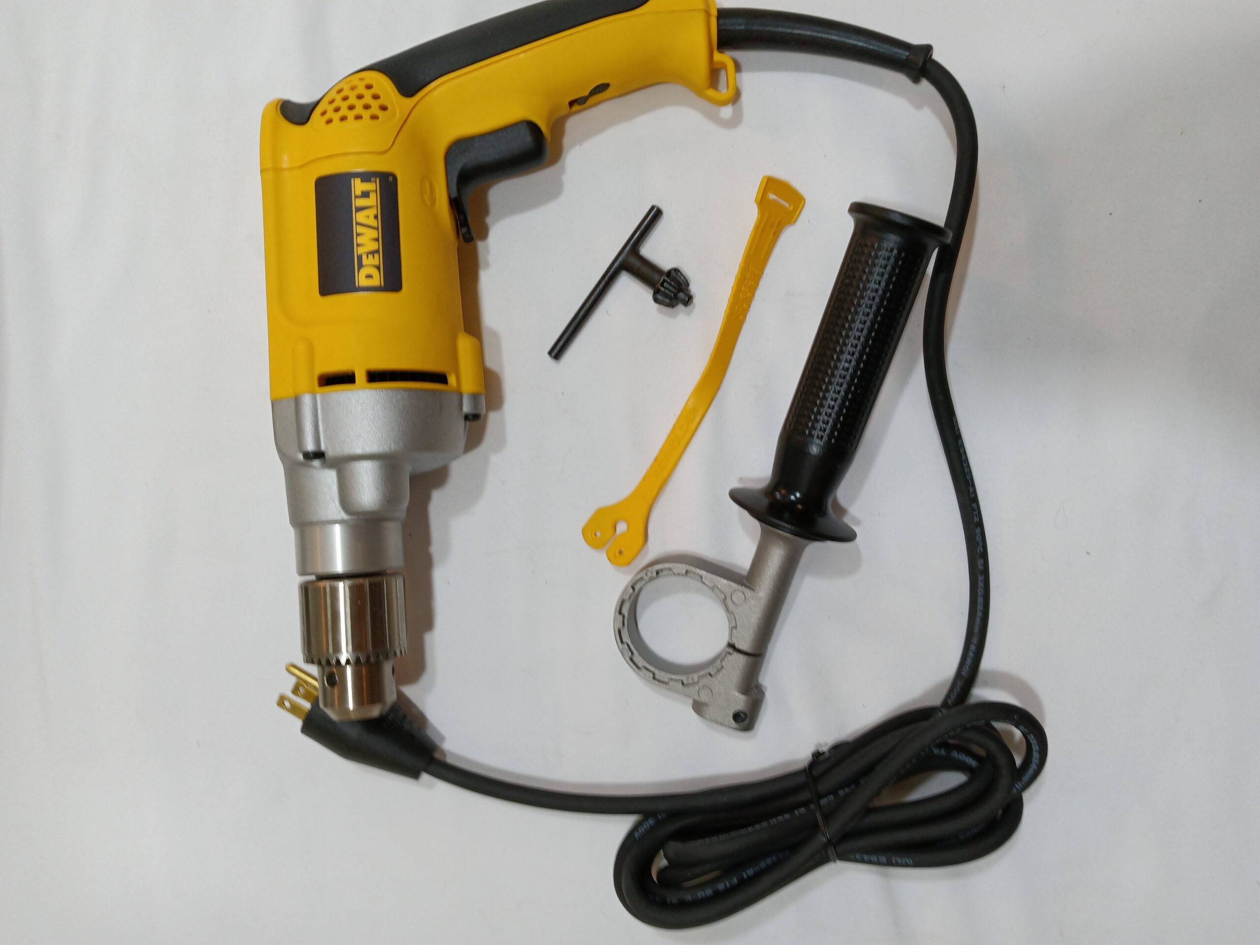 DEWALT 7.8 Amp Corded 1/2 in. Variable Speed Reversing Drill - Image 4